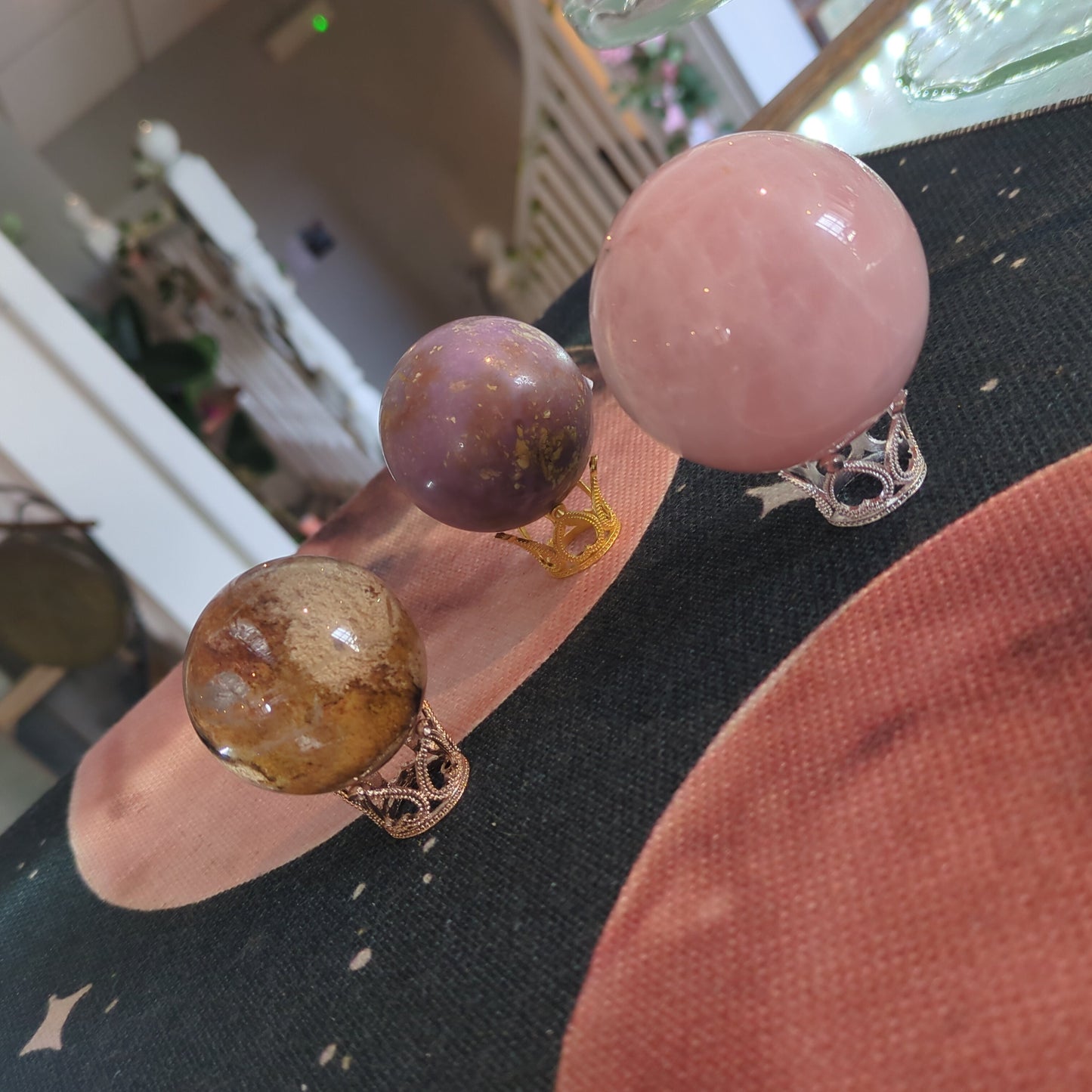 Mini Crown Sphere Stand (Metal)