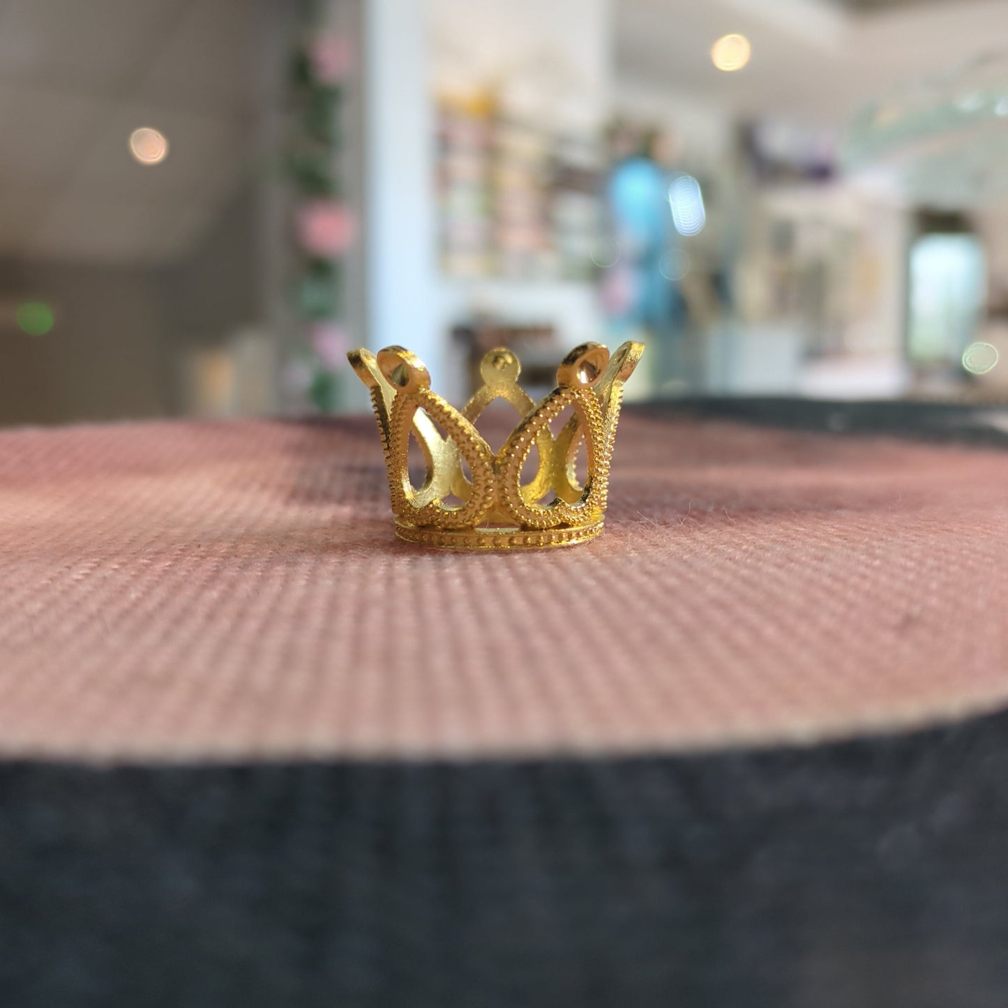 Mini Crown Sphere Stand (Metal)