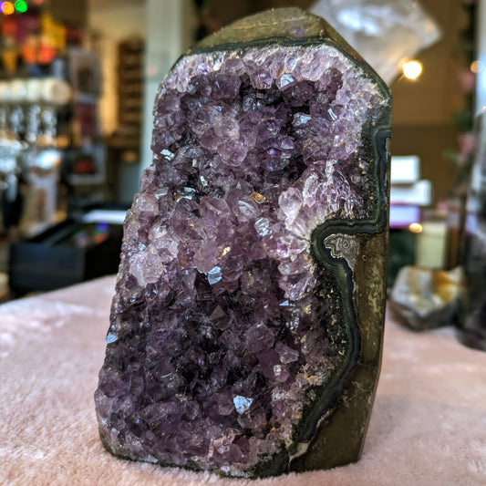 Amethyst Geode Tower (AGT01)